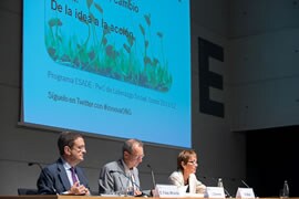 En la fotografía de izquierda a derecha, D. Enrique Fernández-Miranda, Presidente de la Fundación PwC; D. Ignasi Carreras, Director del Instituto de Innovación Social de ESADE y Dª Mª Eugenia Bieto, Directora General de ESADE.
