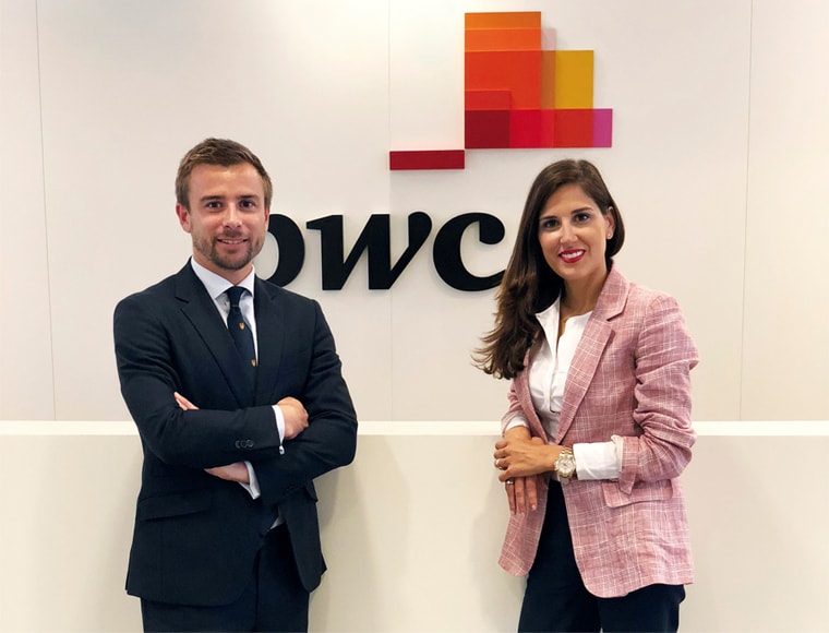 Juan Alcibar y Silvia Lacarra en las oficinas de Bilbao.